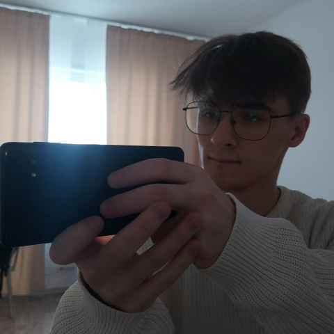 Max Snayperov